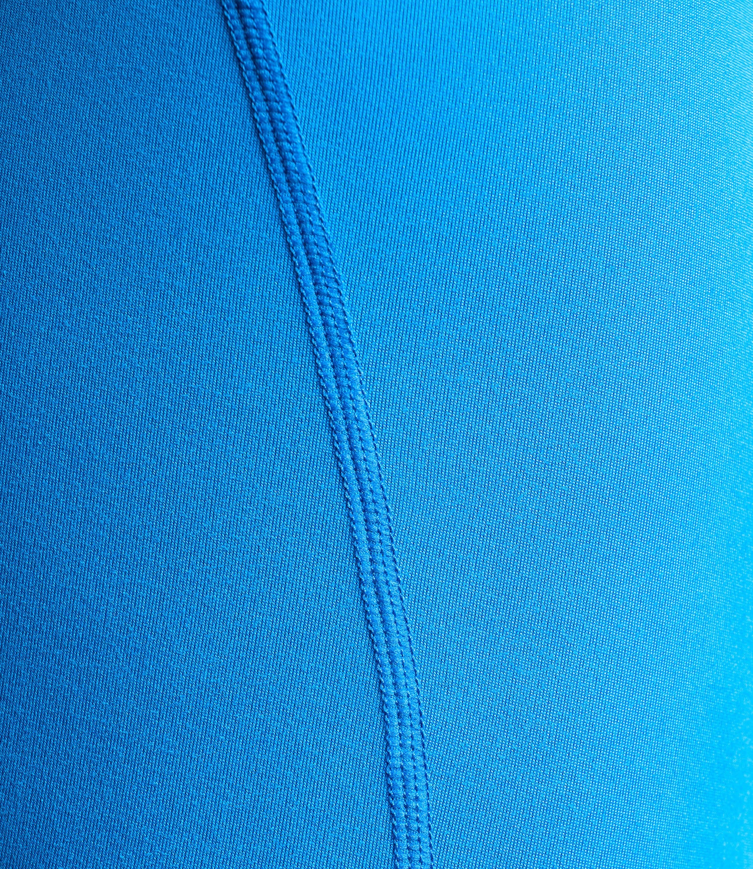 Clean, durable flatlock stitching to reduce chafing 